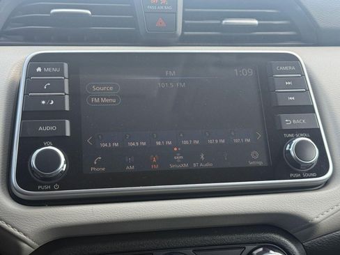 Used 2021 Nissan Versa SV image 24