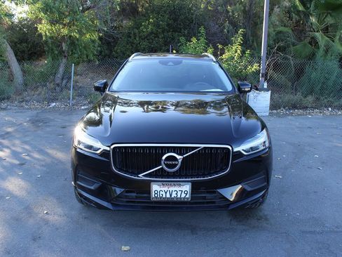 Used 2019 Volvo XC60 T5 Momentum w/ Premium Package FWD image 2