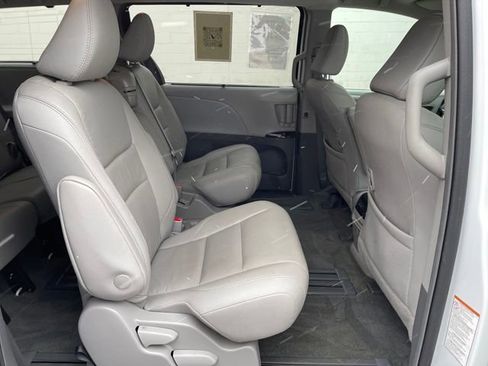 Used 2019 Toyota Sienna XLE Premium image 34