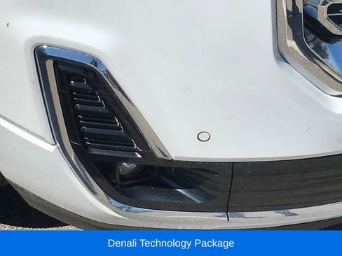 Used 2023 GMC Acadia Denali w/ Denali Ultimate Package image 3