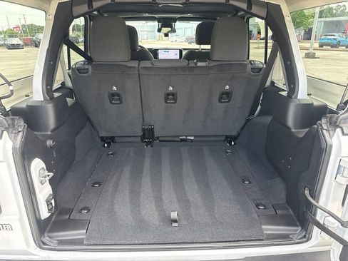 Used 2024 Jeep Wrangler Unlimited Sport AWD/4WD image 19