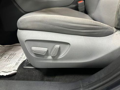 Used 2023 Toyota Highlander L FWD image 13