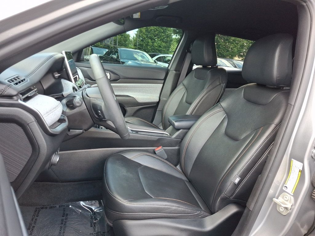 Used 2023 Jeep Compass Latitude AWD/4WD image 24
