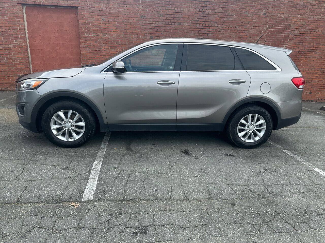 Used 2017 Kia Sorento L FWD image 6