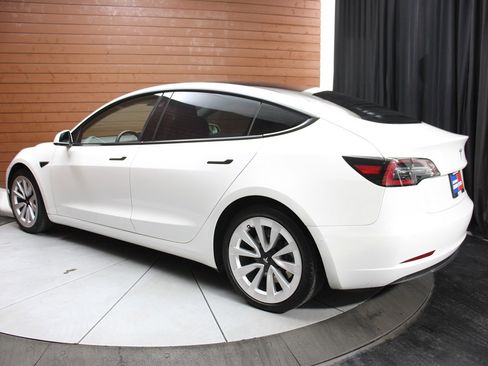 Used 2022 Tesla Model 3 Standard Range image 9