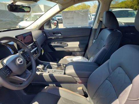 New 2026 Nissan Pathfinder Platinum w/ Cargo Package image 8