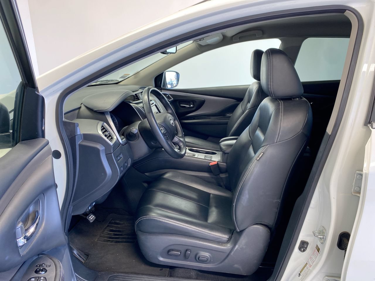 Used 2023 Nissan Murano SV FWD image 16