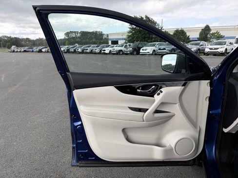Used 2018 Nissan Rogue Sport SL AWD/4WD image 13