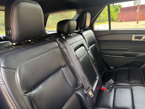 Used 2020 Ford Explorer XLT w/ Equipment Group 202A AWD/4WD image 25