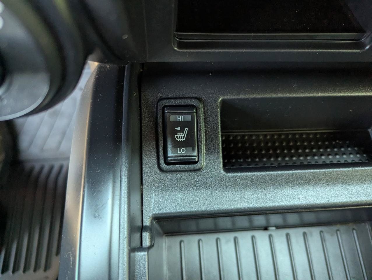 Used 2019 Nissan Titan SV w/ SV Convenience Package AWD/4WD image 21