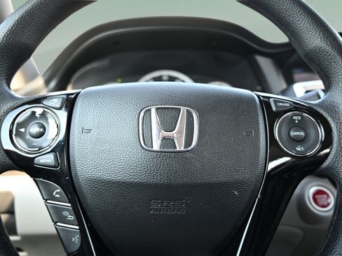 Used 2016 Honda Accord EX image 32