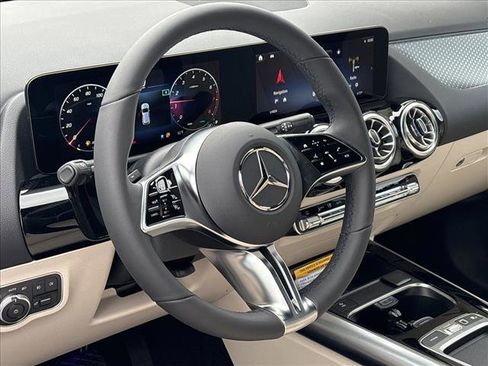 Certified 2025 Mercedes-Benz GLA 250 image 3