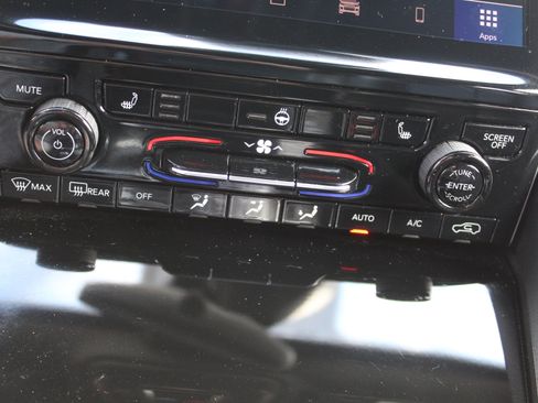 Used 2024 Jeep Grand Cherokee Limited image 44