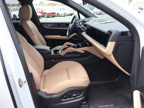 Certified 2026 Porsche Cayenne AWD/4WD image 27