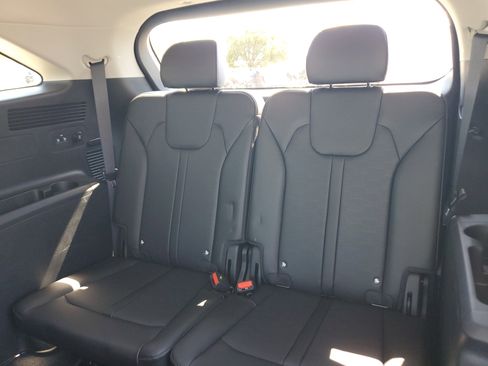 Used 2025 Kia Sorento S image 15