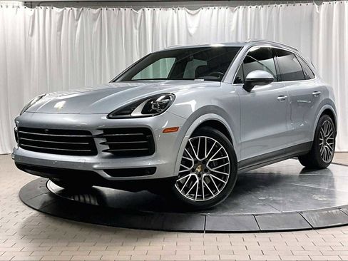 Used 2023 Porsche Cayenne image 1
