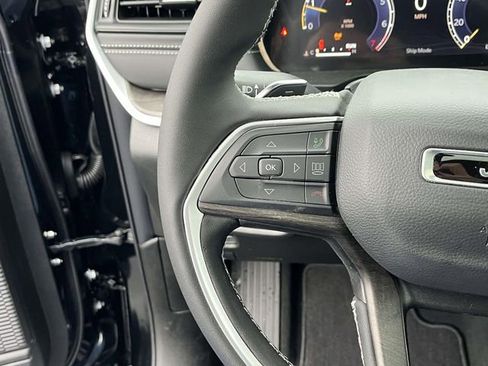 New 2026 Jeep Grand Cherokee Altitude image 24