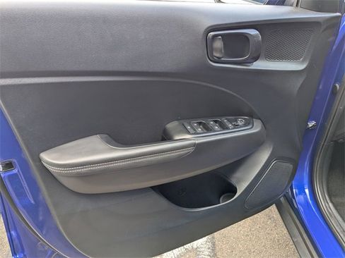 Used 2025 Hyundai Venue Limited image 8
