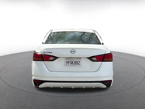 Used 2025 Nissan Altima 2.5 SV FWD image 12