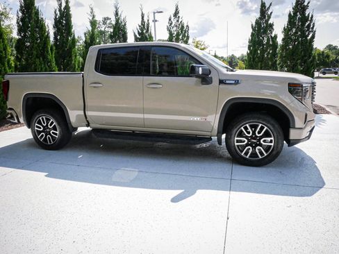 Used 2023 GMC Sierra 1500 AT4 w/ AT4 Premium Package AWD/4WD image 11