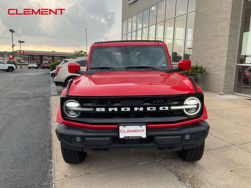 Used 2022 Ford Bronco Outer Banks image 3