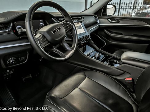 Used 2022 Jeep Grand Cherokee L Limited image 16