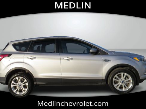 Used 2017 Ford Escape SE w/ SE Cold Weather Package image 7