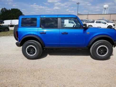 New 2025 Ford Bronco Badlands image 3