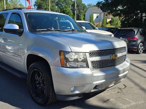 Used 2011 Chevrolet Avalanche LTZ AWD/4WD image 3