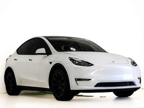 Used 2021 Tesla Model Y Long Range AWD/4WD image 1