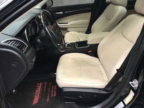Used 2016 Chrysler 300 C w/ Safetytec Plus Group image 8