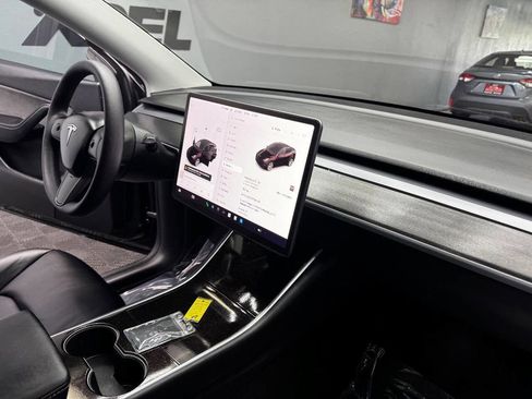 Used 2021 Tesla Model Y Long Range AWD/4WD image 53