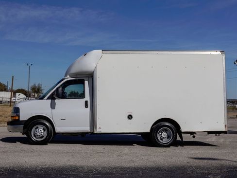 Used 2018 Chevrolet Express 3500 w/ Power Convenience Package image 4