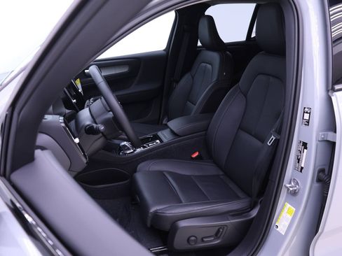 Certified 2026 Volvo XC40 B5 Plus w/ Protection Package Premier image 7