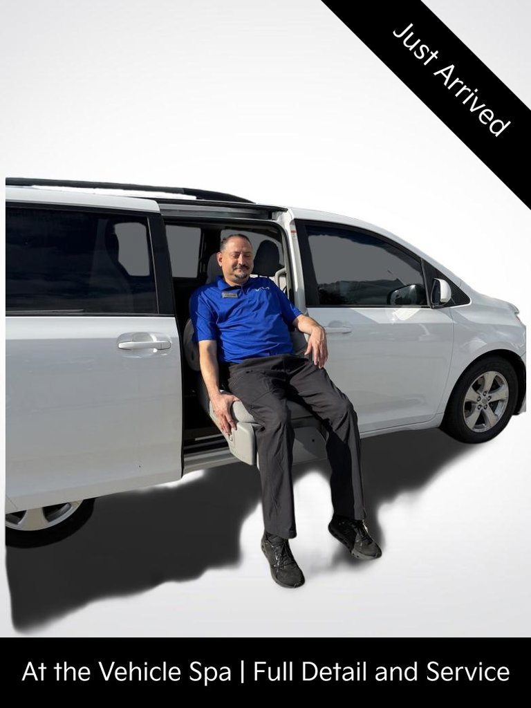 Used 2017 Toyota Sienna LE FWD image 8