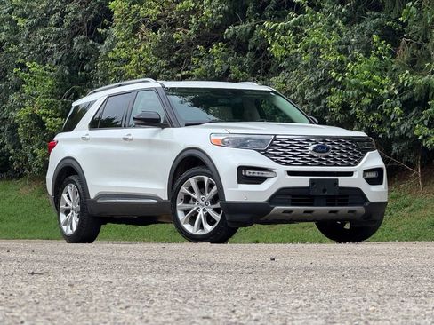 Used 2021 Ford Explorer Platinum w/ Equipment Group 601A AWD/4WD image 2