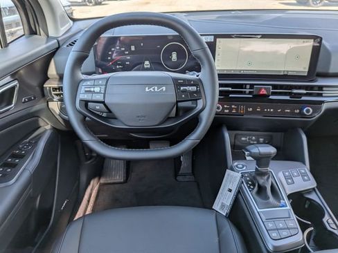 New 2026 Kia Sportage SX FWD image 18