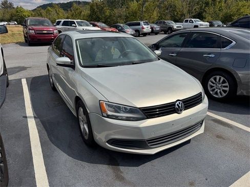 Used 2011 Volkswagen Jetta TDI image 2