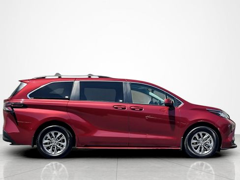 Certified 2023 Toyota Sienna LE w/ LE Plus Package FWD image 6