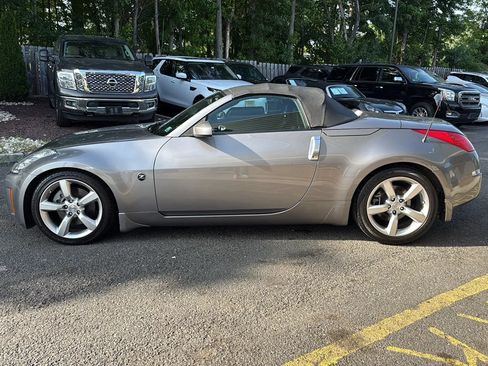 Used 2007 Nissan 350Z Touring RWD image 8