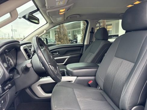 Used 2019 Nissan Titan SV w/ SV Convenience Package image 11