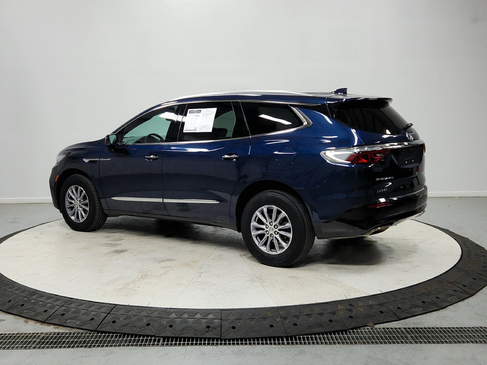 Used 2024 Buick Enclave Essence FWD image 5