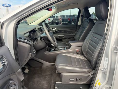 Used 2019 Ford Escape Titanium AWD/4WD image 16