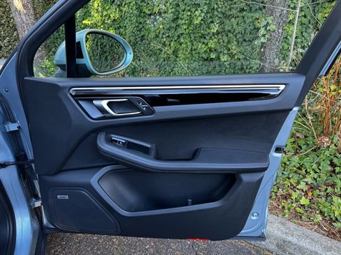 Used 2021 Porsche Macan image 24