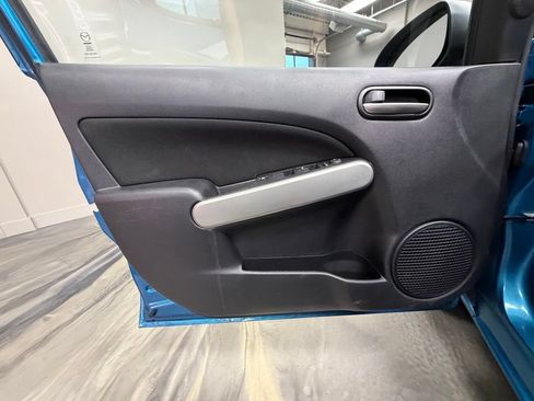 Used 2011 MAZDA MAZDA2 Touring FWD image 48