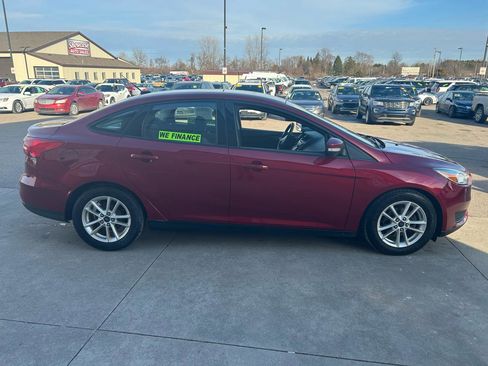 Used 2015 Ford Focus SE image 4