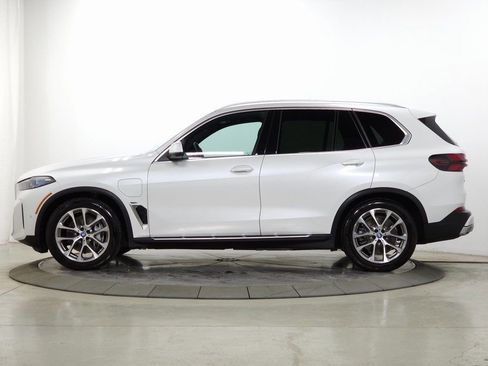 Used 2025 BMW X5 xDrive50e image 4