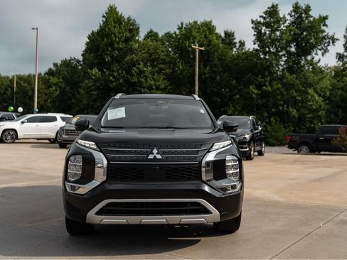 Used 2023 Mitsubishi Outlander SEL FWD image 2