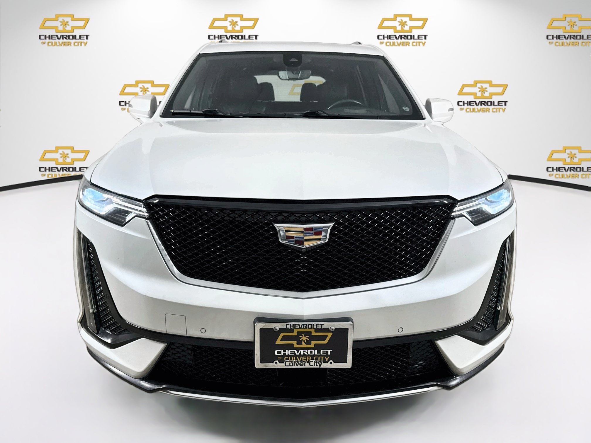 Used 2022 Cadillac XT6 Sport w/ Technology Package AWD/4WD image 2
