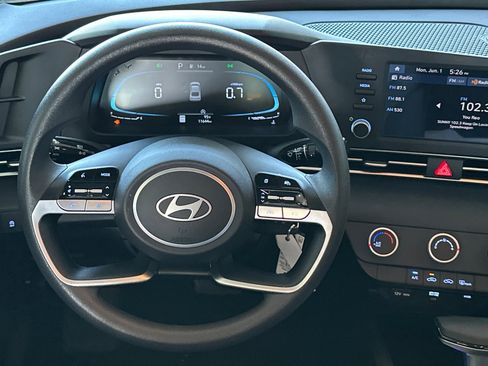Used 2025 Hyundai Elantra SE FWD image 14